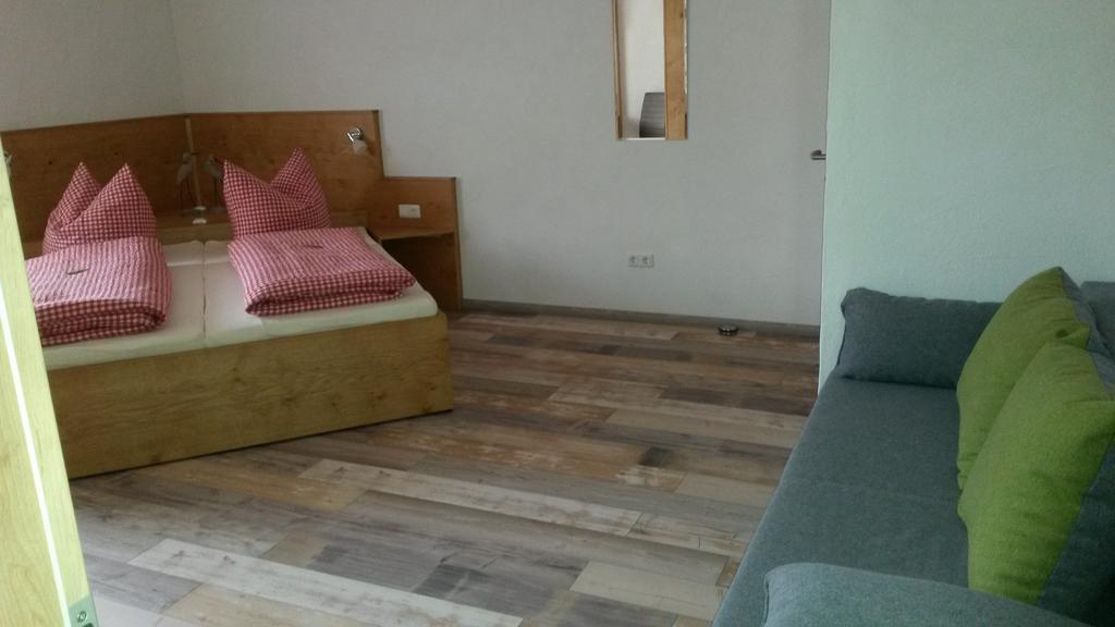 Gaestehaus Engelhard Pension Karbach  ภายนอก รูปภาพ