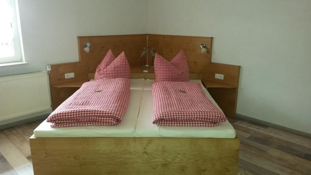 Gaestehaus Engelhard Pension Karbach  ภายนอก รูปภาพ