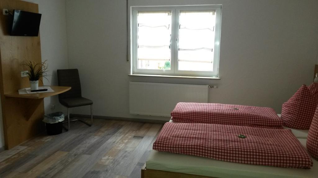 Gaestehaus Engelhard Pension Karbach  ภายนอก รูปภาพ