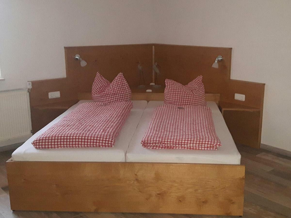 Gaestehaus Engelhard Pension Karbach  ภายนอก รูปภาพ