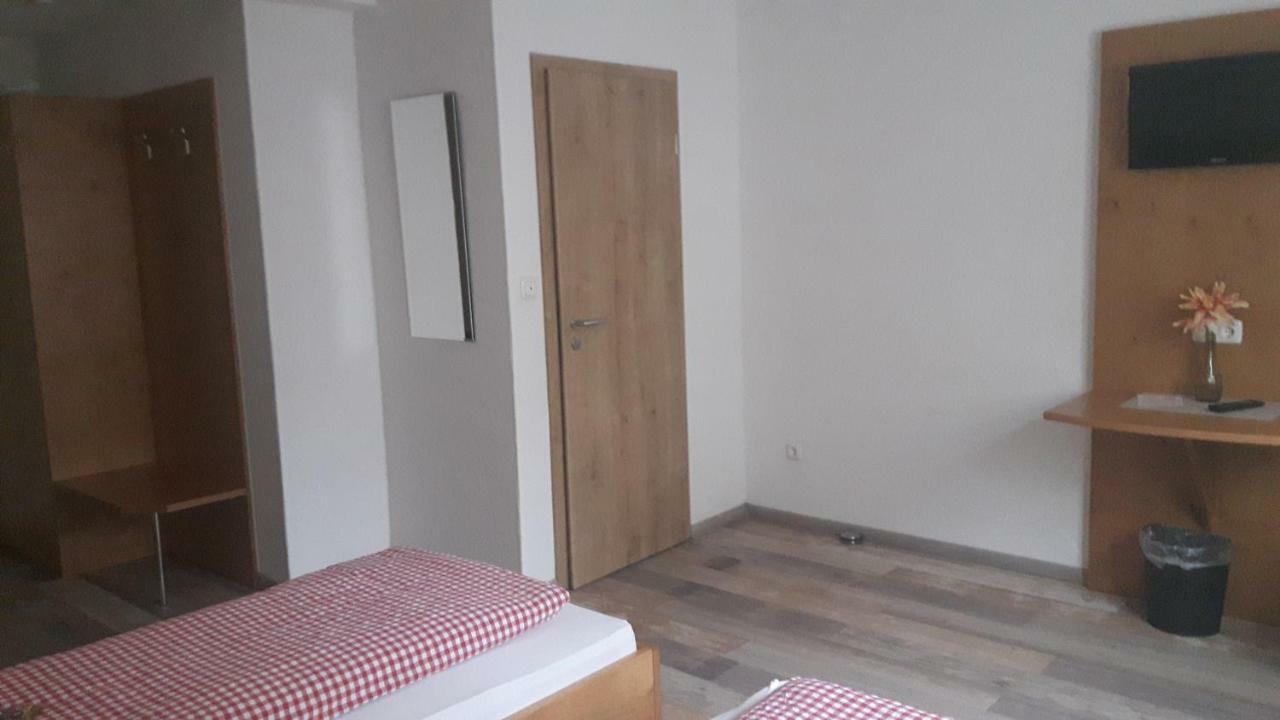 Gaestehaus Engelhard Pension Karbach  ภายนอก รูปภาพ