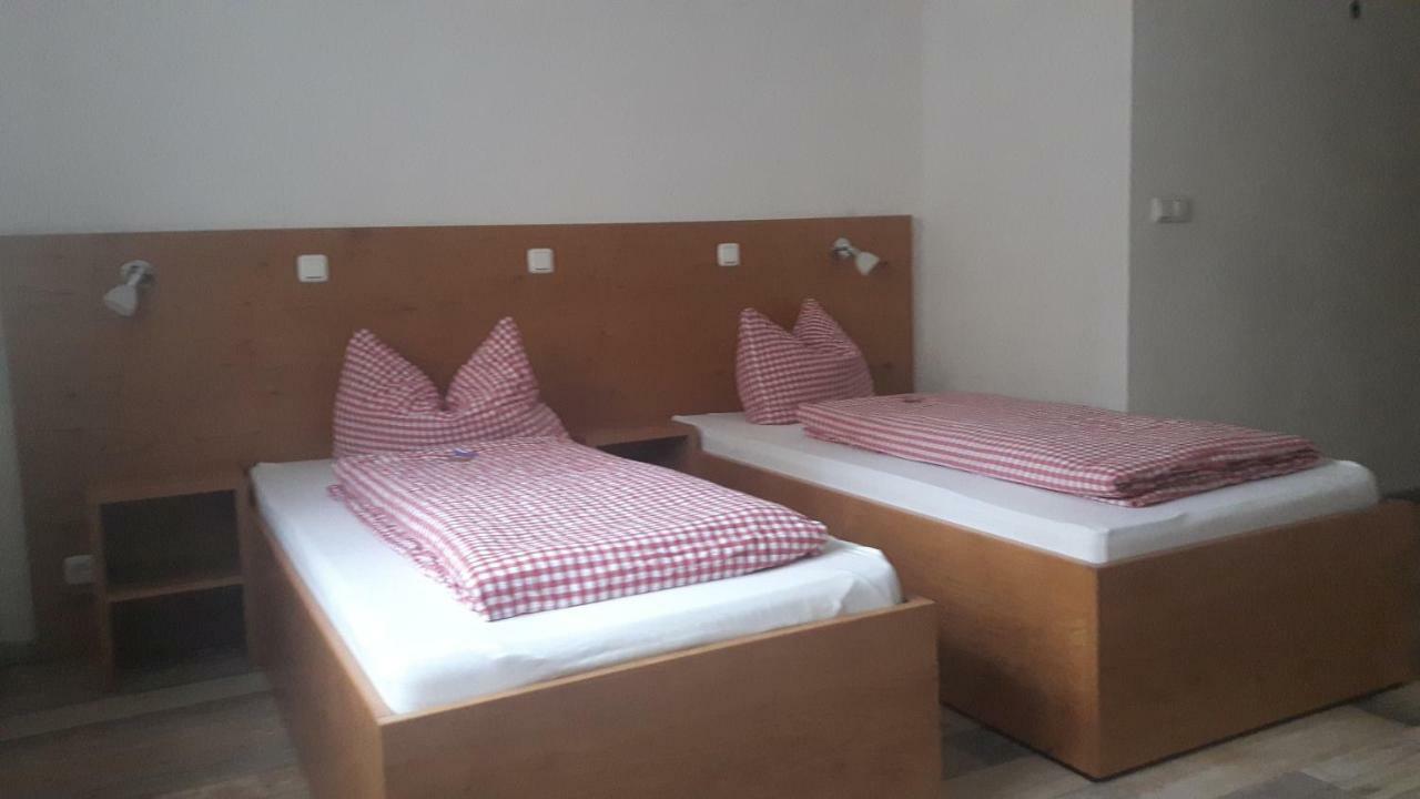 Gaestehaus Engelhard Pension Karbach  ภายนอก รูปภาพ